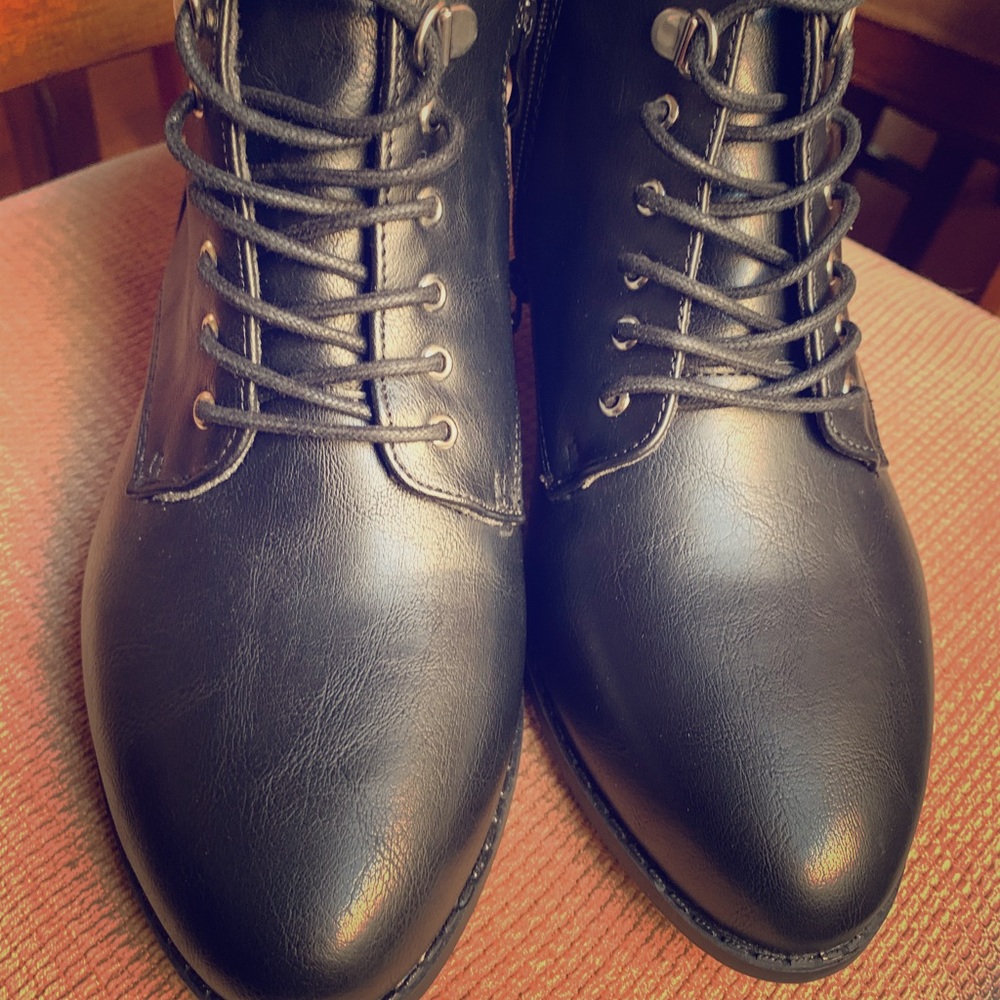 TORRID BLACK FAUX LEATHER LACE-UP OXFORD BOOTIE